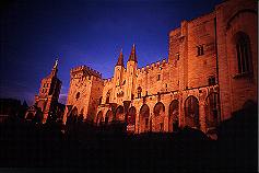 Das abendliche Palais du Papes