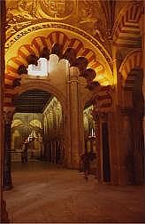 Säulenwald in der Mezquita von Cordoba