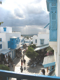 Gewitterstimmung beim Blick vom 'Cafe de Nattes' über Sidi Bou Said Richtung Tunis
