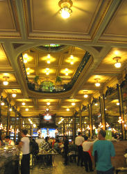 Nahrung für den Körper: das Café Colombo