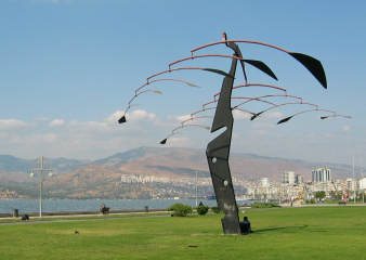 Riesenmobile am Kordon