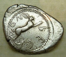 2500 Jahre alte Silbermünze im Museum der Villa Trieste