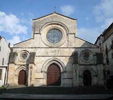 Basilika von Cosenza inmitten der Altstadt