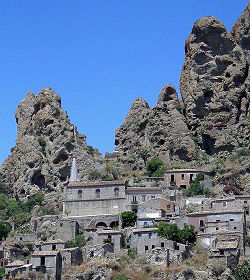 Das malerische Städtchen Pentedattilo