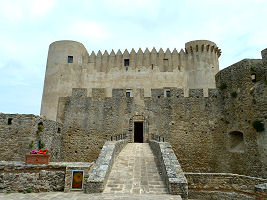 Zugang zum Kastell von Santa Severina