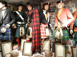 Schottenkaros in einer Tartanweberei