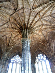 Im achteckigen Kapitelhaus in Elgin