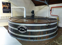 Einer der vielen Gärbottiche der Destillerie Glenfiddich
