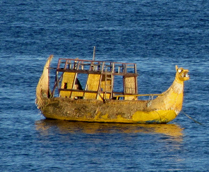 'Indianisches Drachenboot' im Morgenlicht