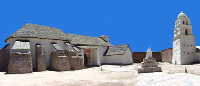 Außenansicht der Kirche in Curahuara de Carangas