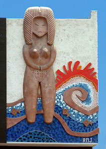 Relief am Gebäude der Bezirksregierung von Santa Elena