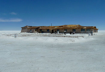 Salzhotel mitten im Salar