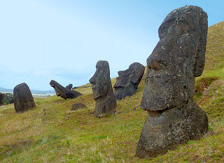 Moai-Ausschuss im Steinbruch Rano Raraku