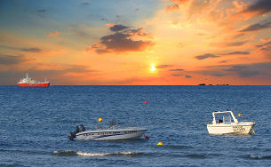 Sonnenuntergang von der Restaurantterrasse an der Uferpromenade von Larnaka