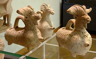 Mufflonfiguren im erzbischöflichen Palast