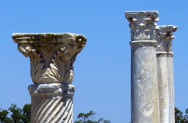 Korinthische Säulenkapitelle in Salamis