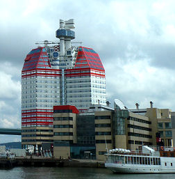 Das 'Lippenstift'-Haus im Göteborger Hafen