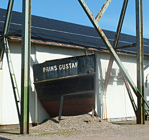 Im Motola-Industriemuseum: Originell präsentierter Bug eines der vielen Schiffe die auf dem Göta-Kanal gefahren sind