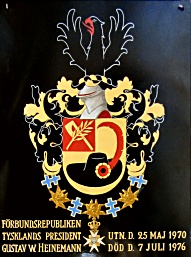 Eines der unzähligen Wappenschilder der Ritter des Seraphinenordens, hier vom früheren deutschen Bundespräsidenten Heinemann