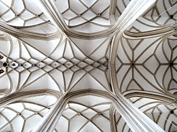 Das beeindruckende gotische Netzgewölbe der St.-Jakobs-Kirche in Brünn