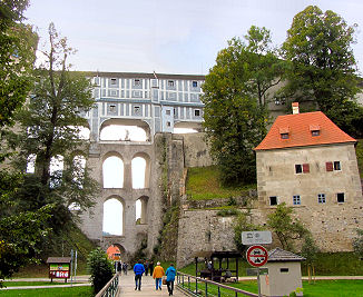 Beeindruckender Verbindungsgang am Schlosshügel in Krumau