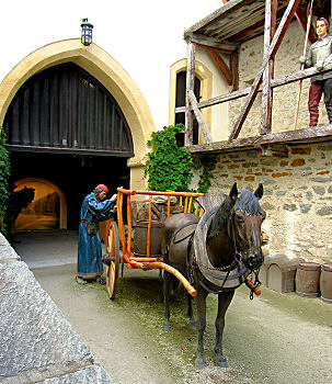 Nachgestellte Alltagsszenen auf der Burg Mauterndorf