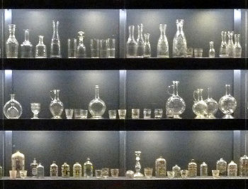 Ausstellungsstücke der Glasi Hergiswil