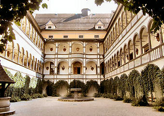 Der wunderschöne Arkadenhof von Schloss Greinburg