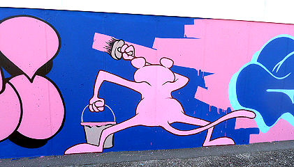 Ein malender 'Paulchen Panther' in der Mural Harbour Gallery im Hafen von Linz