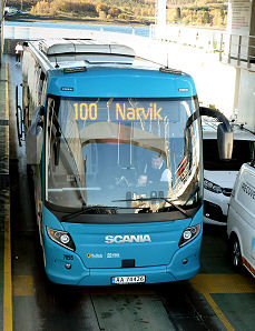 'Unser' Bus auf der Fähre beim Fjordqueren