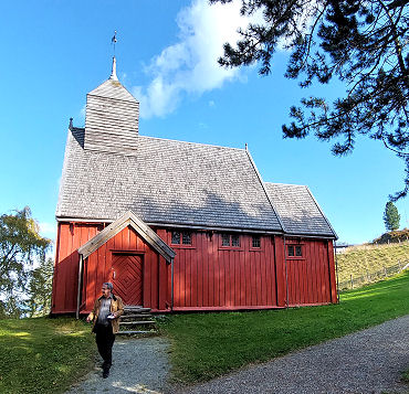 Die einfache Stabkirche im Trøndelag Folk Museum in Trondheim