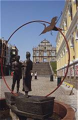Die Fassade der Basilika Sao Paolo