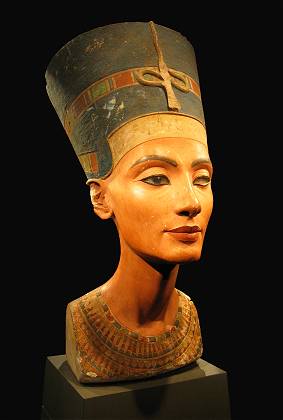 Die B&uuml;ste der Nofretete im &auml;gyptischen Museum
