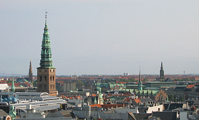 Wundersch�ner Blick �ber die Stadt mit den vielen T�rmen 