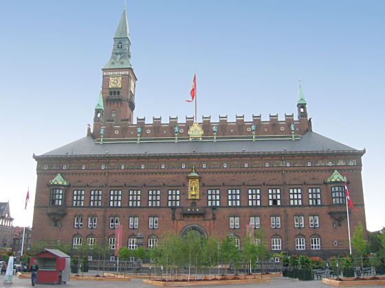 Das imposante Rathaus, das bei unserem Besuch seinen 100. Geburtstag feierte 