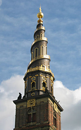 Der gewundene Turm der Erl�serkirche mit der Au�entreppe 