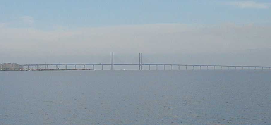 Die �resundbr�cke verbindet D�nemark mit Schweden 
