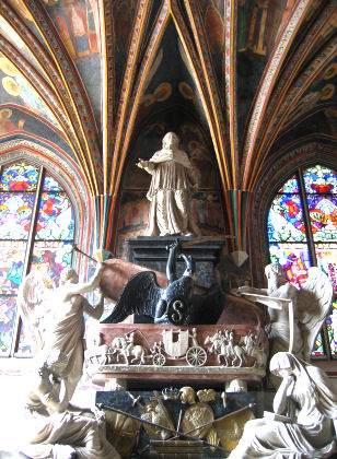 Kunstvolles Grabdenkmal im Dom von Krakau 